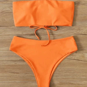 Bikini - En jättefin högmidjad bikin i storlek M men skulle säga att det är en S. Endast provad💖