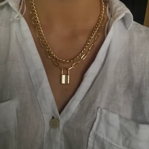 Halsband - Aldrig använd, två halsband som sitter ihop