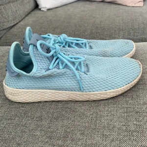 Skor  - Sparsamt använda. 