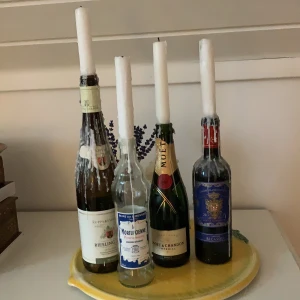 Vinflaskor ljus  - Coola vinflaskor som jag satt ljus i! Får tyvärr inte plats för dem längre.. packas varsamt!  Alla 4 för 200, 75kr st!