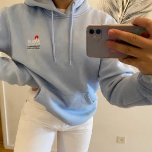 Mys hoodie🤩 - Hoodie från hm’s herravdelning💕 super snygg och går att styla till det mesta, storlek S men overzised 🤪 Nyligen köpt därav nyskick, hör av dig vid intresse eller frågor💕