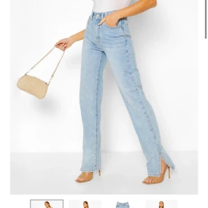 Jeans - Säljer dessa jeansen från bohoo, helt nya bara testade prislapp och allt är kvar!. Helt slutsålda på hemsidan. Köpern står för frakten. Ganska stor i storleken så passar nog dig som har 38 också