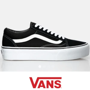 Vans old skool platform  - Säljer min älskade vans med hög sula på grund av att jag har för många skor. Väldigt fint skick!! 🍂. Obs!! Frakt tillkommer 😊