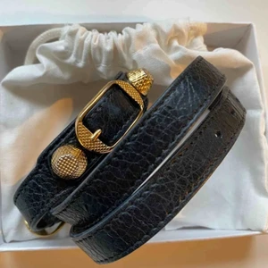 Balenciaga armband triple tour - Armband från Balenciaga!! Säljer pga att jag endast använder silversmycken, jätte bra skick! Frakten ingår💖