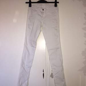 Stretchiga vita jeans från H&M