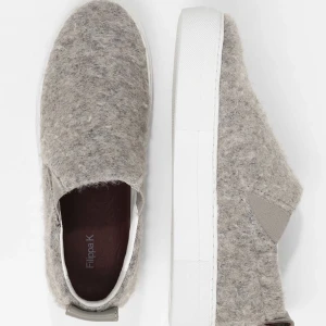 - Filippa k sneakers med liten platå. Slutsålda överallt. Såå fina men tyvärr fel storlek för mej. Använda utomhus 1 gång.