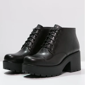  - Fräscha platåskor från vagabond, nypris 1200, mitt pris 400, säljer pga fel storlek. 