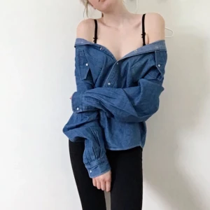  - Jeansskjorta från 80-talet 🍀 står storlek S på den men skulle säga att den är L ~ frakt tillkommer