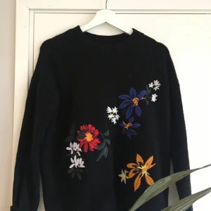  - Mysig tröja, använd ett fåtal gånger. 