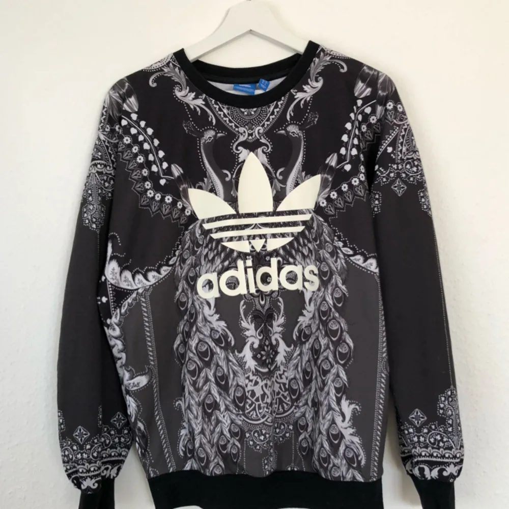 Sweatshirt från Adidas. Storlek S. Köparen står för frakt. . Hoodies.