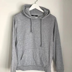 - Skön hoodie. Frakt tillkommer 
