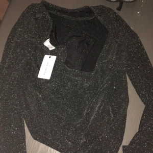  - Helt ny topp från Nelly. Väldigt fin i ryggen. Pris 150