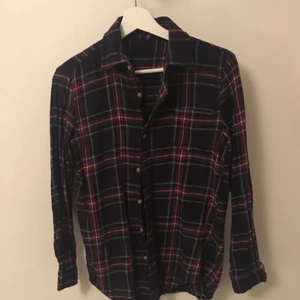  - Flannelskjorta från brandy Melville, knappt använd så i bra skick. Mjuk och härlig