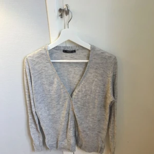  - Grå tunnare kofta