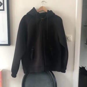  - Hoodie från Alexender Wang X HM i scuba material.   Köparen betalar ev.frakt. 