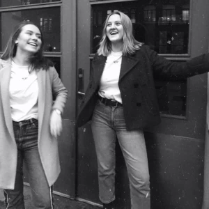  - Tröjor från BeeKind UF. Tröjorna är inte begagnade, utan originaltröjor. Modellen är unisex och finns i S, M & L. Tröjan kan fraktas eller så möts vi upp! För att se mer kolla in vår instagram @beekinduf 🐝 