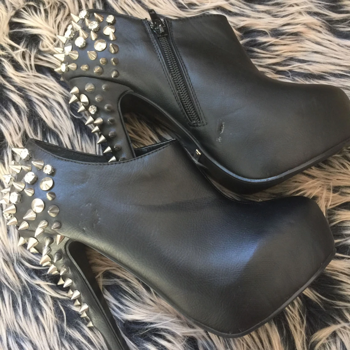 BOSS ASS BITCH HEELS - 91