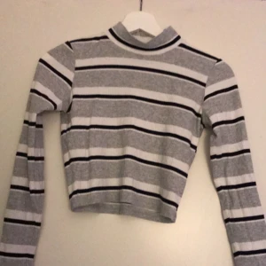  - Superfin och skön magtröja! Passar storlek XS-S. Möts upp i Kalmar/Norrköping, annars står köparen för frakt! 🤗