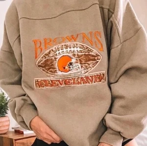 Sweetshirt - Säljer denna fina sweatshirten som jag köpte för 499kr