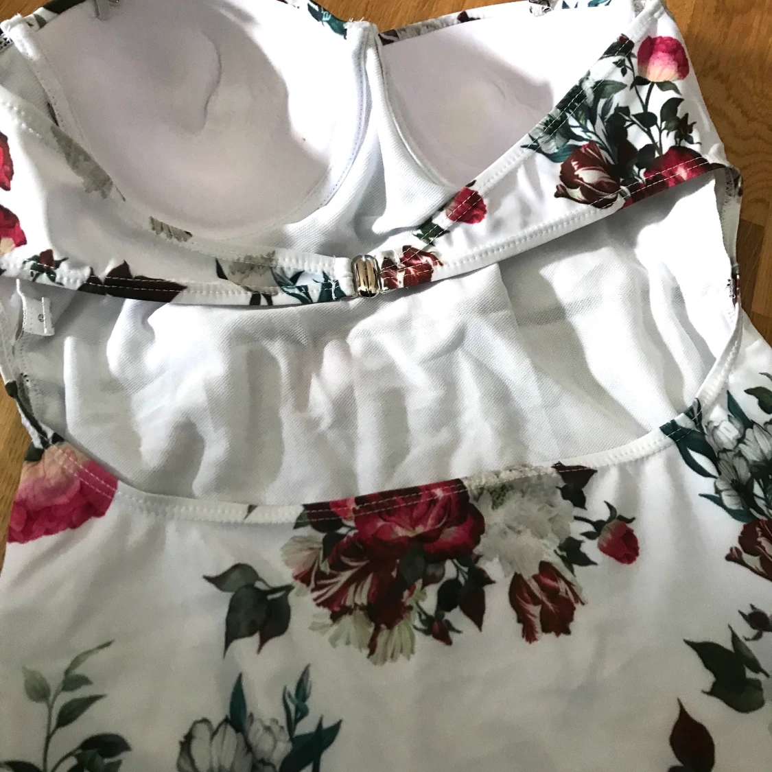 Oanvänd baddräkt  - 91