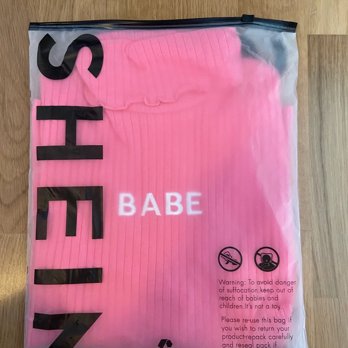 Rosa polotröja med tryck - 91