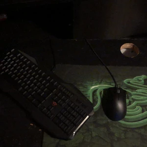 Gaming setup mus musmatta o tangentbord - Hej jag säljer nu min gaming setup med razer mus o trust tangentbord o razer musmatta