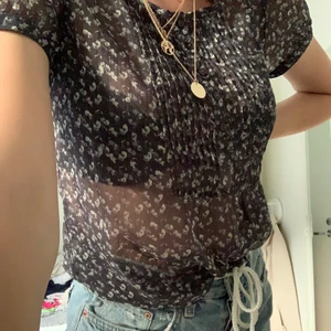 Blus - Säljer denna Jättegulliga blusen! Frakt tillkommer