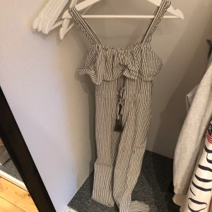 Jumpsuit - Jumpsuit från Zara!! Endast testad, aldrig använd 🤩 frakt tillkommer 