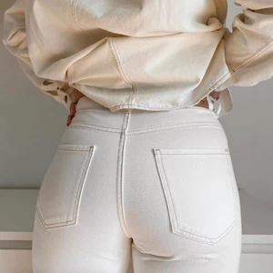 Jeans - Beiga mom jeans, storlek 36🦋 270kr ink frakt