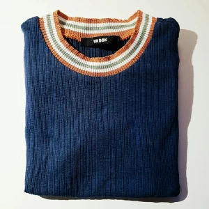  - Blå oanvänd T-shirt från BikBok                                Kontakta mig för fler bilder 🌸