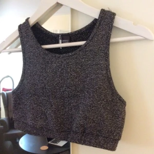  - Stretchig kort Top från Urban Outfitters. Stl s/m