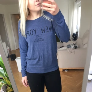  - Superskön tröja att bara dra på sig som den är eller över en skjorta 