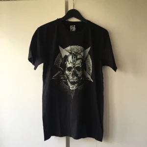  - T-shirt från CARLINGS! Köparen står för frakten! Betalningen sker via swish!