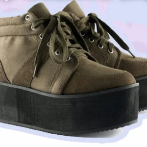  - Platåskor, helt nya. Platform shoes , new. Stl 36. Size EU 36