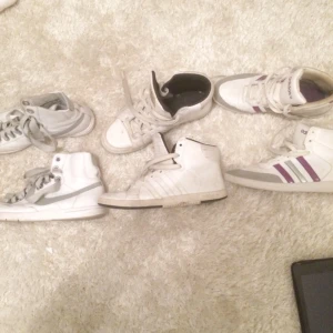  - 3 par skor i bra skick. 50kr styck, frakt tillkommer. Nike är storlek 38/39. Vita adidas storlek 38. Adidas med lila detaljer storlek 37.