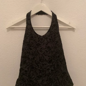 90-tals topp - Dragkedja på sidan