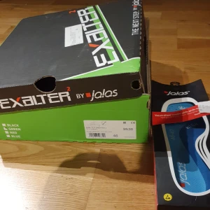 Jalas Exalter 2 Arbetsskor ESD + inlägg  - Helt oanvända arbetsskor med storlek 46 samt oöppnad förpackning med bra inläggssulor för högt/medelhög fotvalv. 900 kr för skor och 200kr för inlägg. Inget prutande eller byteshandel!!