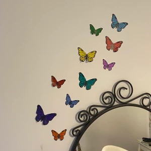 Fjärilar dekoration - Jätte söta fjärilar som passar bra på väggen. Skriv för mer info eller bilder. Frakten kostar 11kr🦋