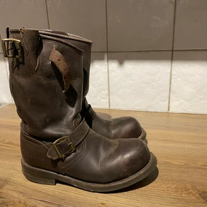 Primeboots - Bruna höga primeboots i storlek 38 i fint skick. 500kr.