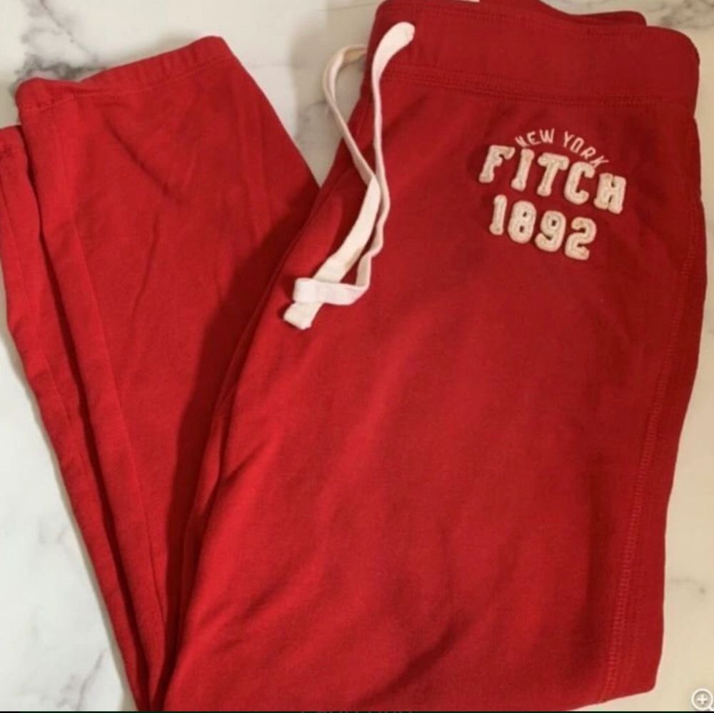 Abercrombie & Fitch red sweatpants with white details. Size M Pick up available in Kungsholmen Please check out my other items! :)  Payment is due within two days. Jeans & Byxor.