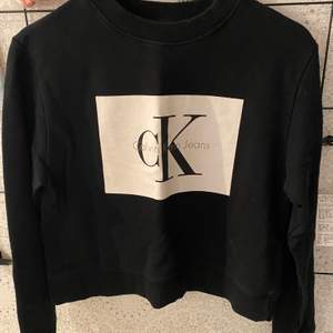 Säljer du min CK sweatshirt i storlek S, tröjan är köpt på Design Only i Örebro, köpt för 350 på rea säljer för 150kr.