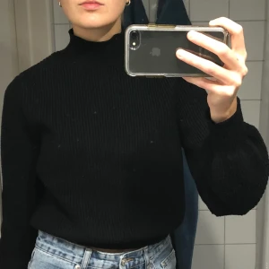 Svart stickad polo från Zara - Svart stickat polo från Zara