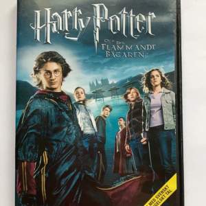Säljer filmen om Harry Potter och den flammande bägaren! CD’n har inga skadliga repor (kan skicka bilder privat) och fungerar fint i en cd-spelare☺️ Säljer eftersom jag har 2 uppsättningar av filmen!🥰 Filmen är ca 150 min! Gratis frakt❤️