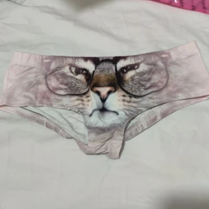 Trosor - Helt nya och aldrig använda   finns i storleken xs och s