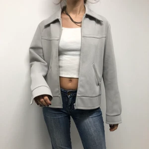 Ljusblå jacka - Fin ljusblå jacka! Personen är 170cm 🥰