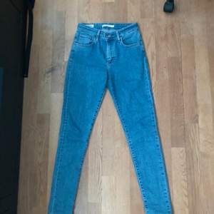 Levi’s jeans. Passar xs men även s/m❤️ Köpta för 1000 kr.
