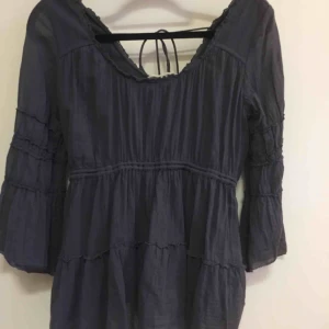  - Jättesöt Odd Molly blus, tunika med 3/4 ärm, band som knyts i bak, storlek small. Sparsamt använd!