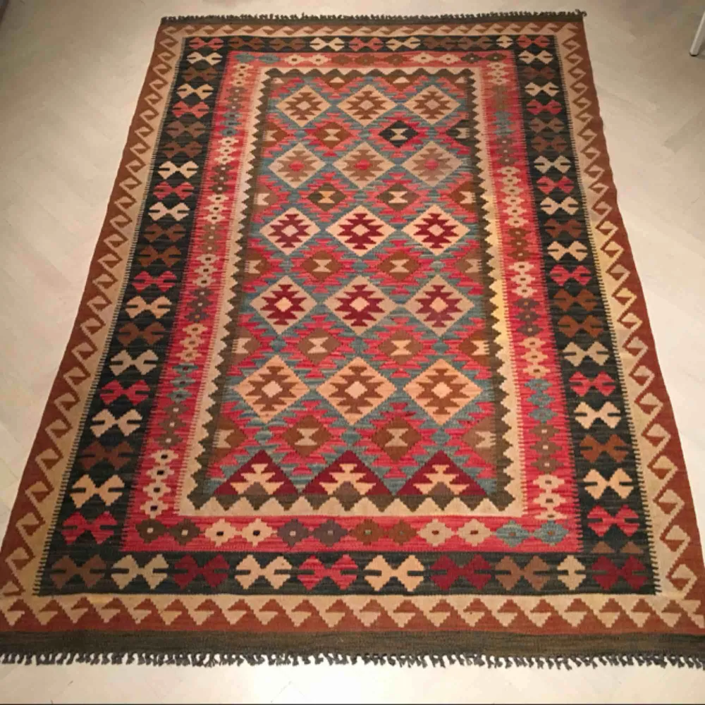 Kelim Afghan Old Style matta 144x212 cm. Ca 1 år gammal, Nypris 2400kr. Övrigt.