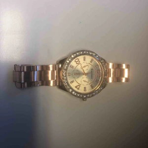  - Fin klocka i rosé 