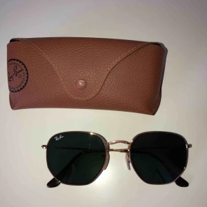  - Ray-Ban i modellen Hexagonal. Inköpta i somras men har aldrig använt dem. 